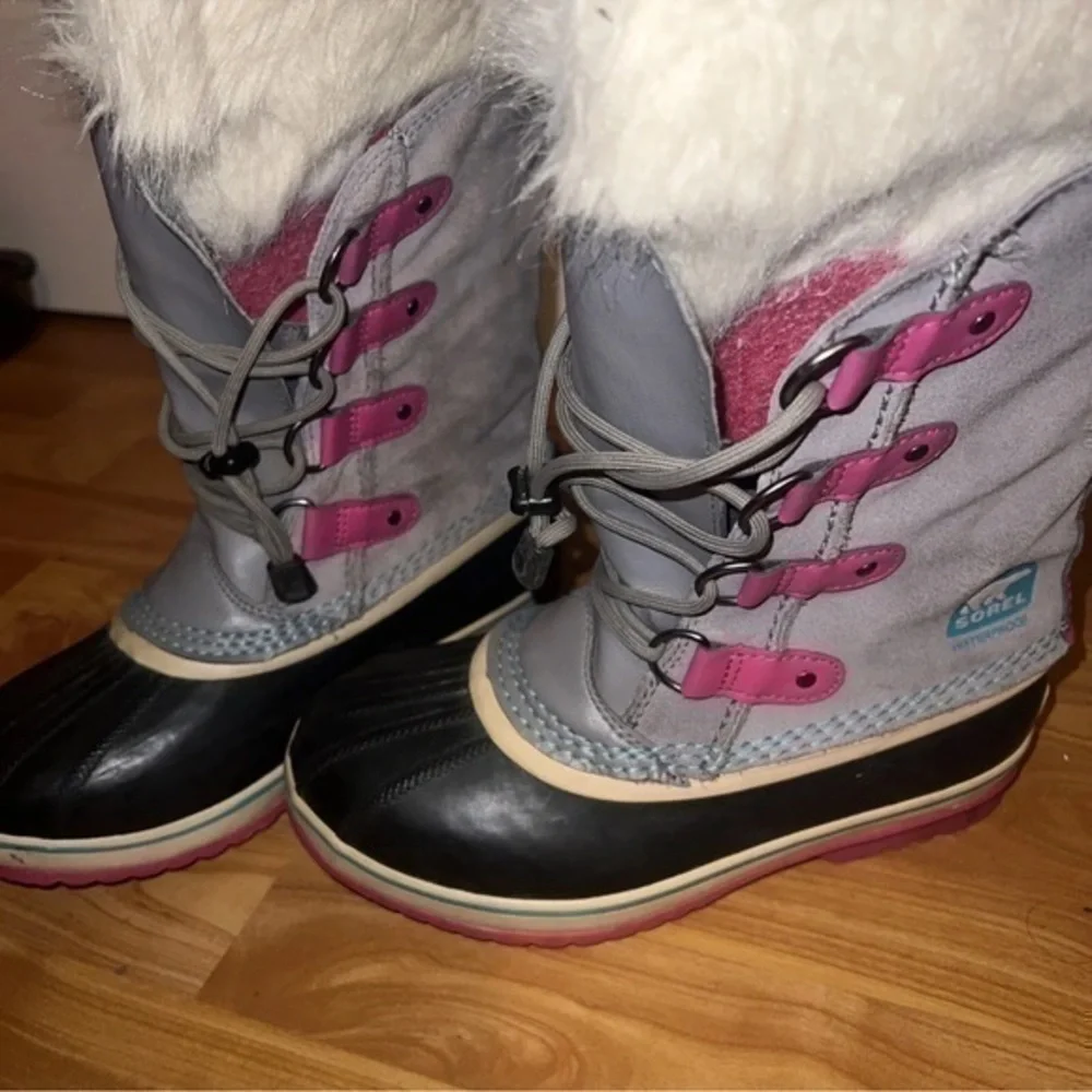 Sorel Joan Of Arctic Winter‎ Boots Faux Fur Gray & Pink US Sz 5